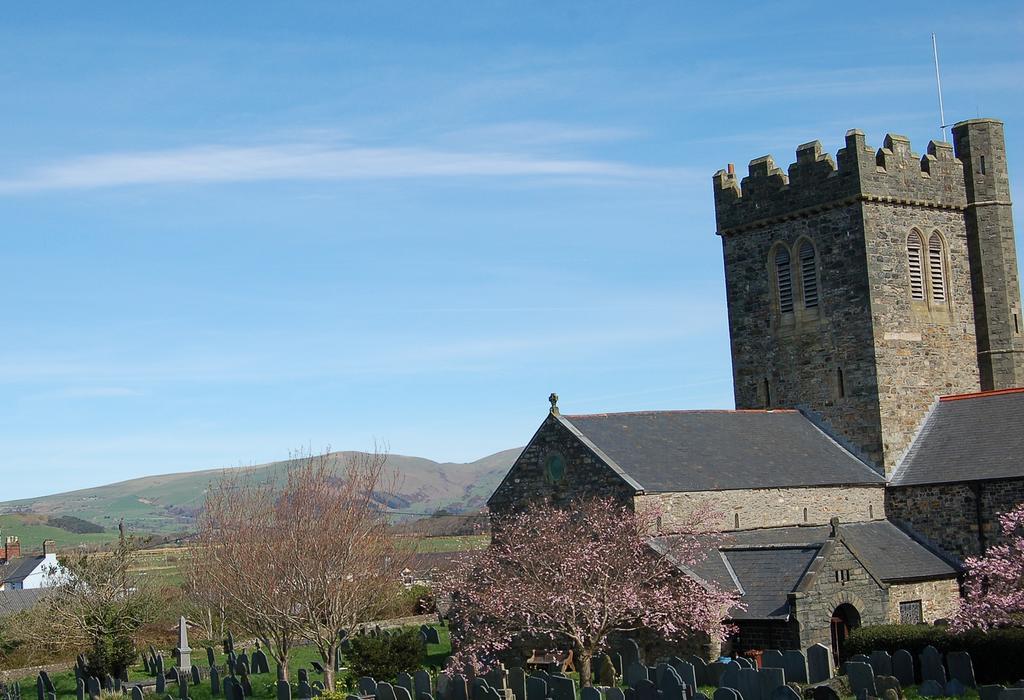 Saint Cadfans Tywyn
